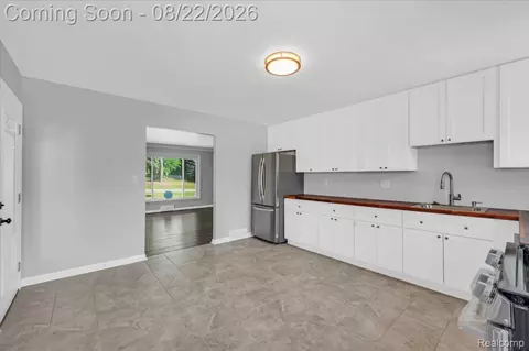Kitchen - 1320 Larayne Dr, Troy, MI 48085 photo 2 of 2