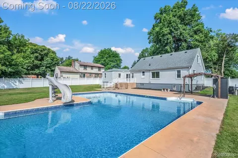 Exterior - 1320 Larayne Dr, Troy, MI 48085 photo 5 of 5