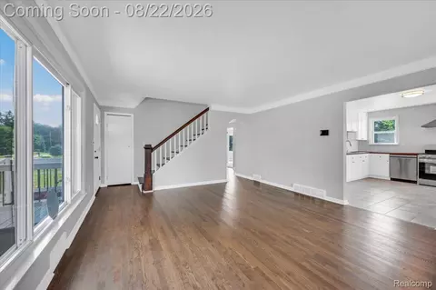Living - 1320 Larayne Dr, Troy, MI 48085 photo 1 of 4