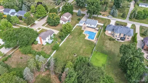 View/Area - 1320 Larayne Dr, Troy, MI 48085 photo 4 of 4