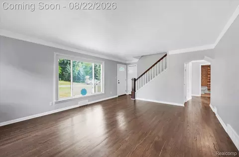 Living - 1320 Larayne Dr, Troy, MI 48085 photo 4 of 4
