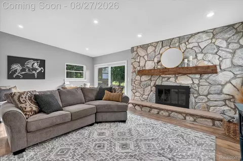 Living - 12265 Sharp Rd, Fenton, MI 48451 photo 2 of 3