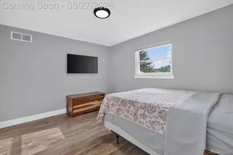 Bedroom - 12265 Sharp Rd, Fenton, MI 48451 photo 5 of 7