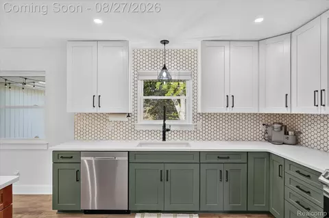 Kitchen - 12265 Sharp Rd, Fenton, MI 48451 photo 4 of 6