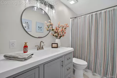 Bath - 12265 Sharp Rd, Fenton, MI 48451 photo 3 of 6
