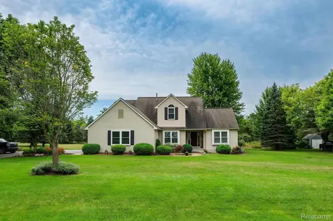 3871 Sand Bar Ct, Oxford, MI 48371