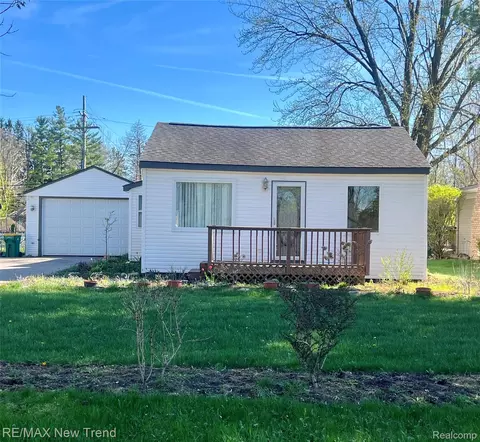 33503 Stocker St, Farmington Hills, MI 48335