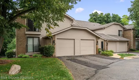 6461 Maple Hills Dr, Bloomfield Hills, MI 48301