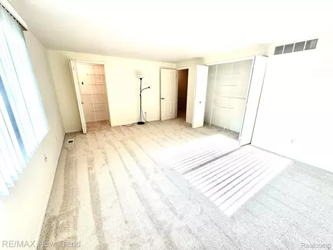 Bedroom - 26949 Farmbrook Villa Dr #96, Southfield, MI 48034 photo 2 of 4