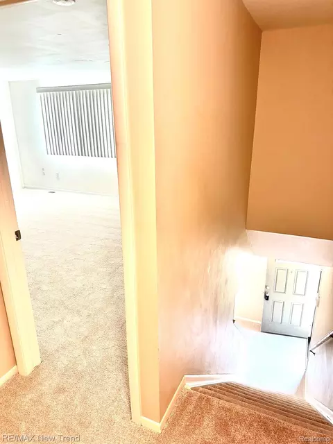 Entry Way - 26949 Farmbrook Villa Dr #96, Southfield, MI 48034 photo 4 of 6