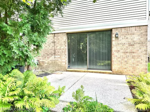 Exterior - 26949 Farmbrook Villa Dr #96, Southfield, MI 48034 photo 1 of 1