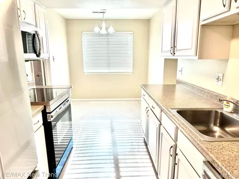 Kitchen - 26949 Farmbrook Villa Dr #96, Southfield, MI 48034 photo 1 of 5