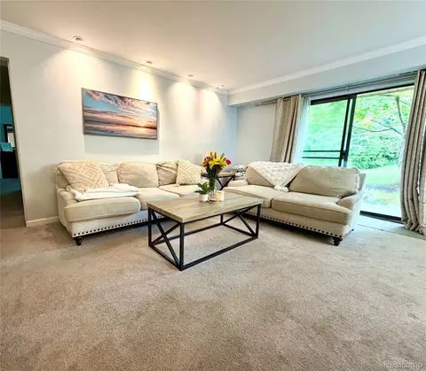 3925 Lone Pine Rd #100, West Bloomfield, MI 48323
