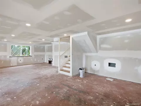 Living - 8954 Patrick Dr, Springfield, MI 48350 photo 13 of 13