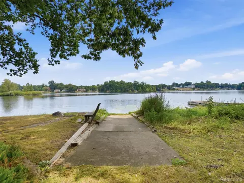 View/Area - 8954 Patrick Dr, Springfield, MI 48350 photo 2 of 4