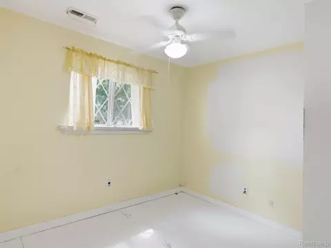 Bedroom - 8954 Patrick Dr, Springfield, MI 48350 photo 3 of 4
