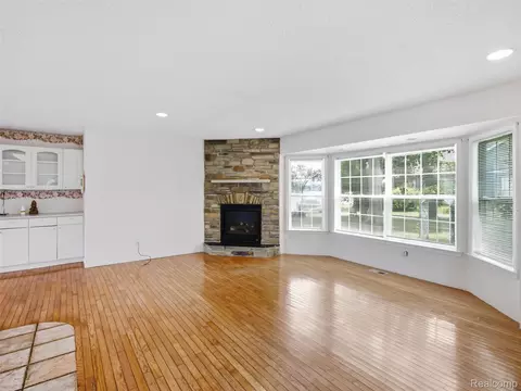 Living - 8954 Patrick Dr, Springfield, MI 48350 photo 1 of 13
