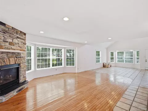 Living - 8954 Patrick Dr, Springfield, MI 48350 photo 3 of 13