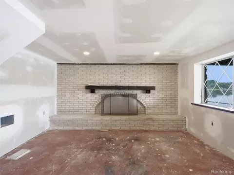Living - 8954 Patrick Dr, Springfield, MI 48350 photo 12 of 13