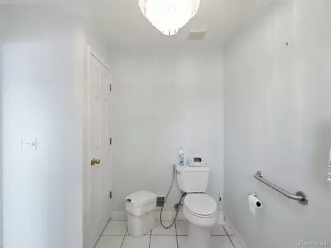 Bath - 8954 Patrick Dr, Springfield, MI 48350 photo 2 of 4