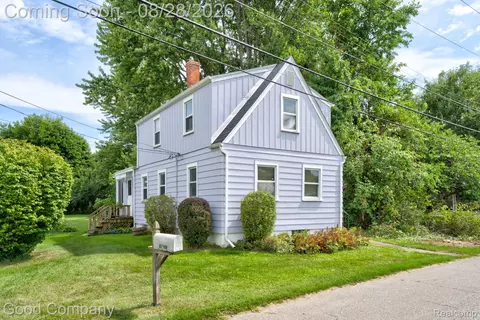 29700 Riverside Bay Ct, Harrison, MI 48045
