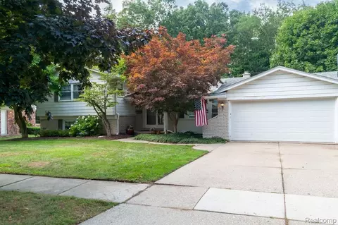 16087 Riverside St, Livonia, MI 48154