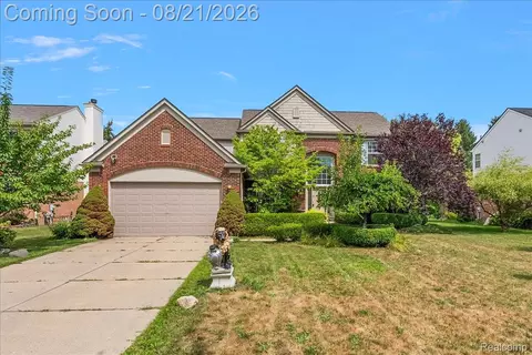 34827 Fontana Dr, Sterling Heights, MI 48312