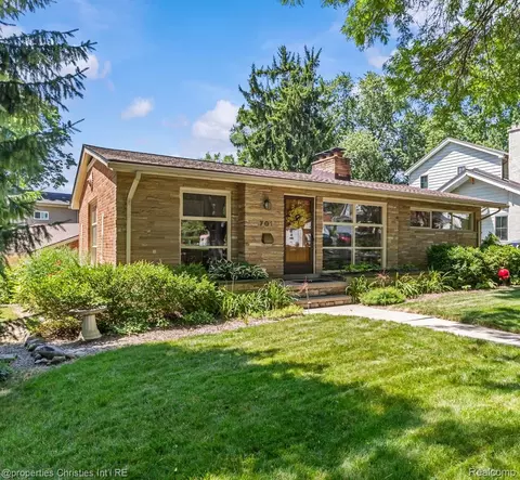 701 Spring Dr, Northville, MI 48167