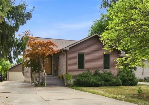 21814 Parker St, Farmington Hills, MI 48336