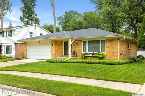3201 Marion Dr, Royal Oak, MI 48073