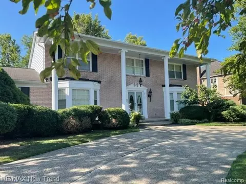4727 S Knoll Rd, West Bloomfield, MI 48323