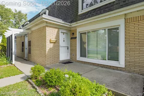 29888 City Center Dr #4, Warren, MI 48093
