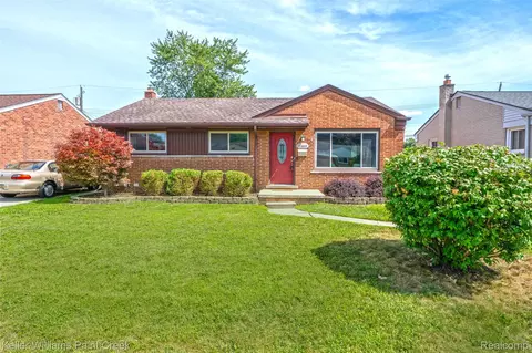 22613 Port St, Saint Clair Shores, MI 48082