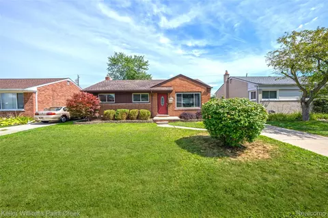 22613 Port St, Saint Clair Shores, MI 48082
