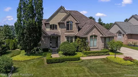 54878 Grenelefe Cir E, Lyon, MI 48178
