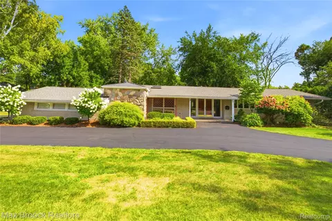 3159 Middlebury Ln, Bloomfield Hills, MI 48301
