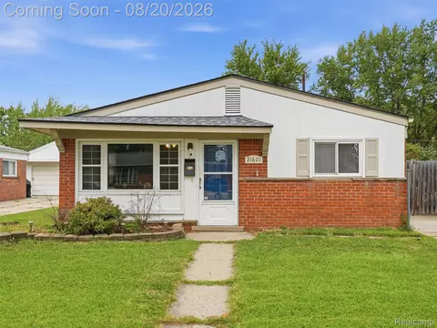 21601 Parkway St, Saint Clair Shores, MI 48082