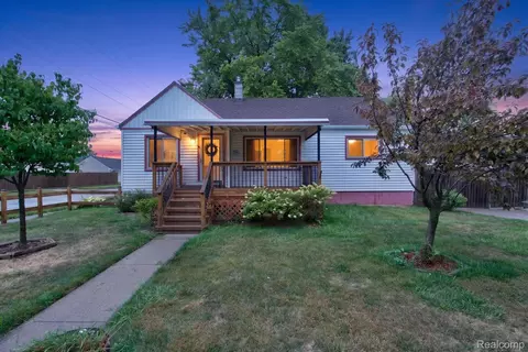 20361 Voiland St, Roseville, MI 48066