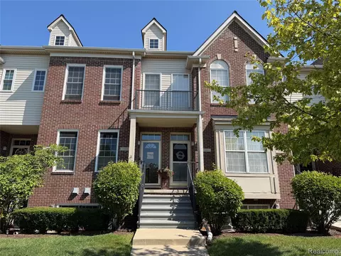 39186 Brookfield Dr, Westland, MI 48185