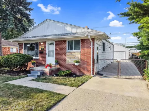 23037 Hoffman St, Saint Clair Shores, MI 48082