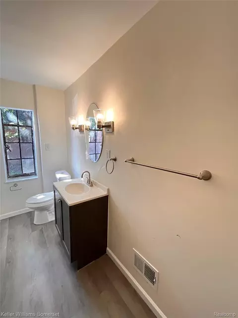 Bath - 12604 E Outer Dr, Detroit, MI 48224 photo 1 of 1