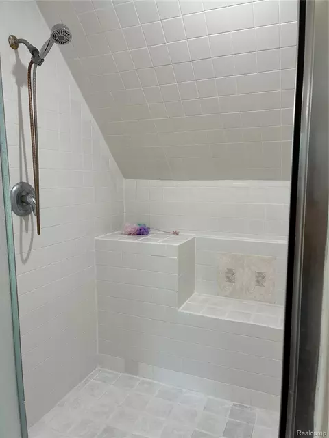 Bath - 10995 E Isabella County Line Rd, Wise, MI 48618 photo 7 of 10