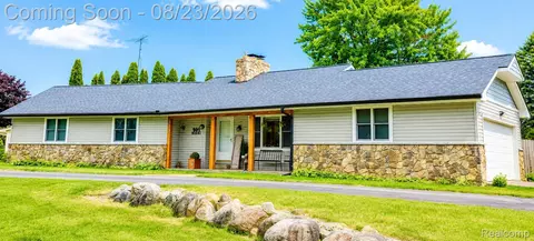 9004 Del Rio Dr, Mundy, MI 48439