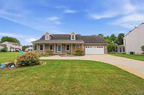 59563 Barkley Dr, Lyon, MI 48165