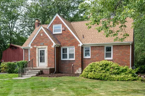 20997 Flora St, Roseville, MI 48066