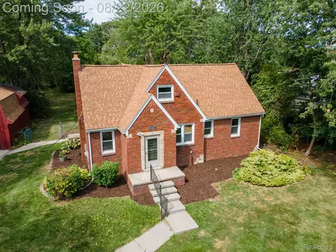 20997 Flora St, Roseville, MI 48066