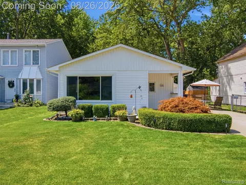 39681 Detroit St, Harrison, MI 48045