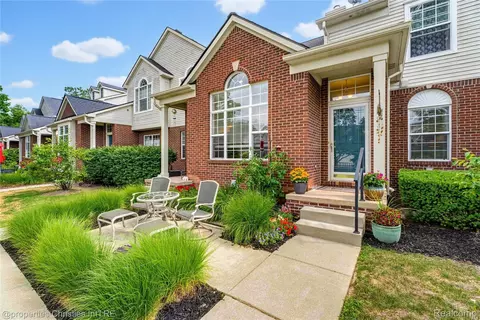 35104 Emma Cir, Commerce, MI 48390