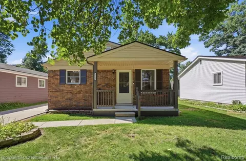 8834 Janis St, Shelby Township, MI 48317