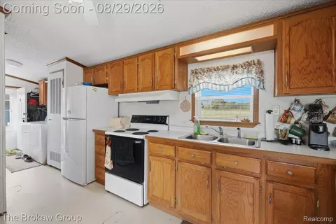 Kitchen - 5189 Webster Rd, Mount Morris, MI 48504 photo 3 of 4